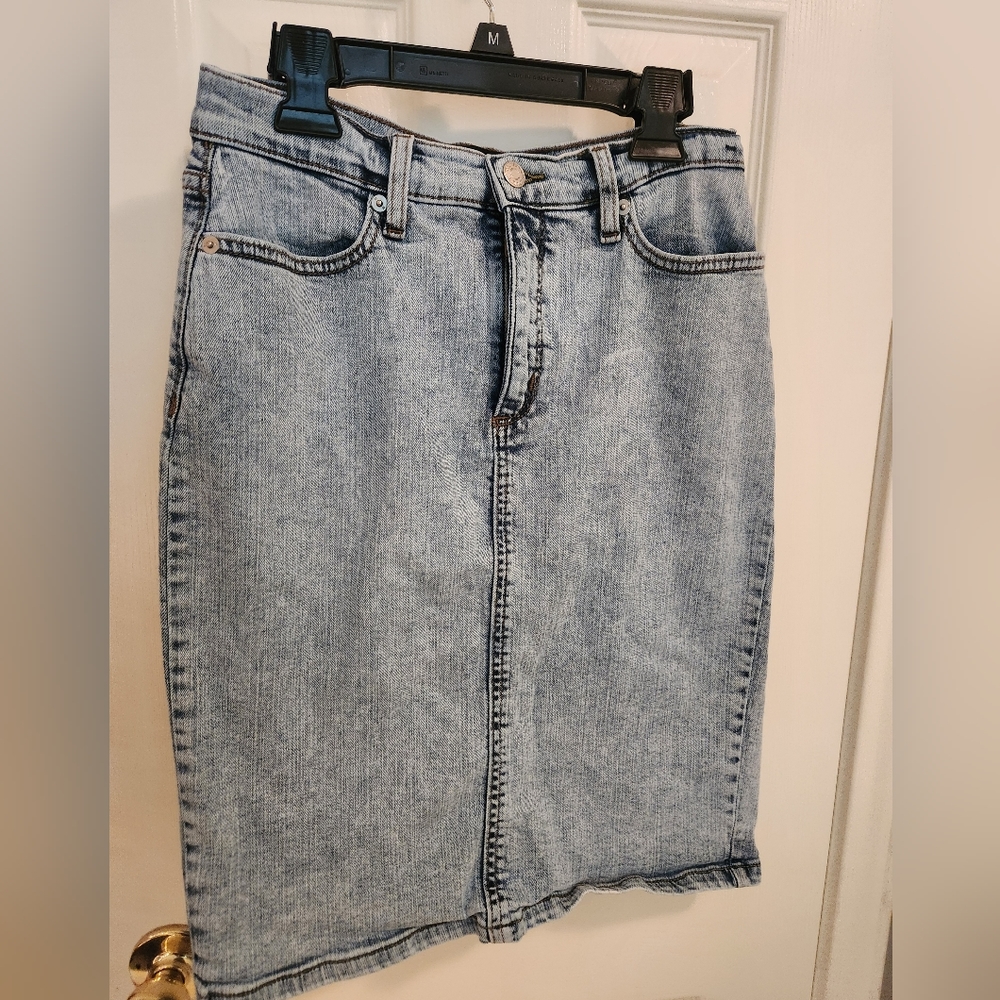 Banana Republic -- Denim Skirt